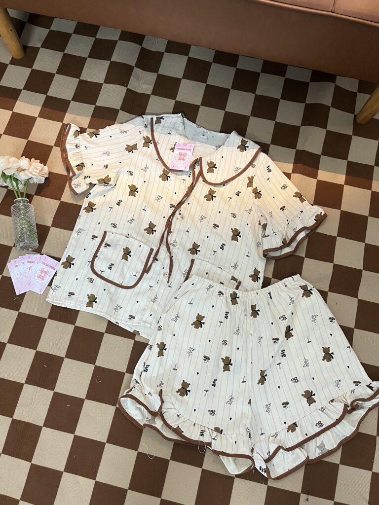 hinh-anh-do-ngu-de-thuong-kieu-pijama-ngan