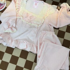 Chi tiết ren bèo tinh tế của đồ ngủ nữ tiểu thư ren nhẹ dễ thương