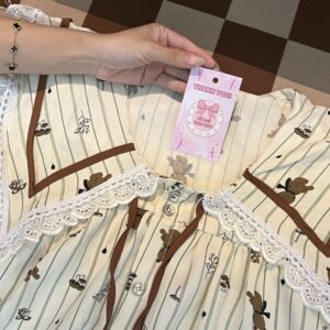 Cận cảnh cổ ren bèo tiểu thư